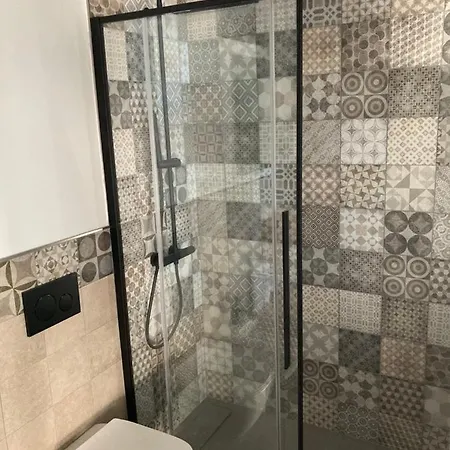 Redhouse Benaco Apartmán *
