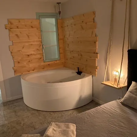 Redhouse Benaco Apartmán *