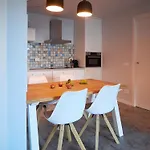 Redhouse Benaco شقة توري ديل بيناكو
