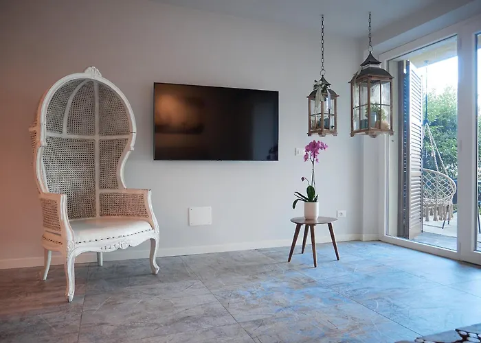 Redhouse Benaco Apartament *